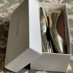 Calvin Klein Gold Flats- NWOT